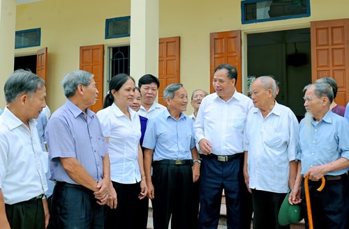Đồng chí Bí thư Tỉnh ủy Nguyễn Mạnh Hiển dự sinh hoạt Đảng tại Chi bộ thôn Lãng Xuyên